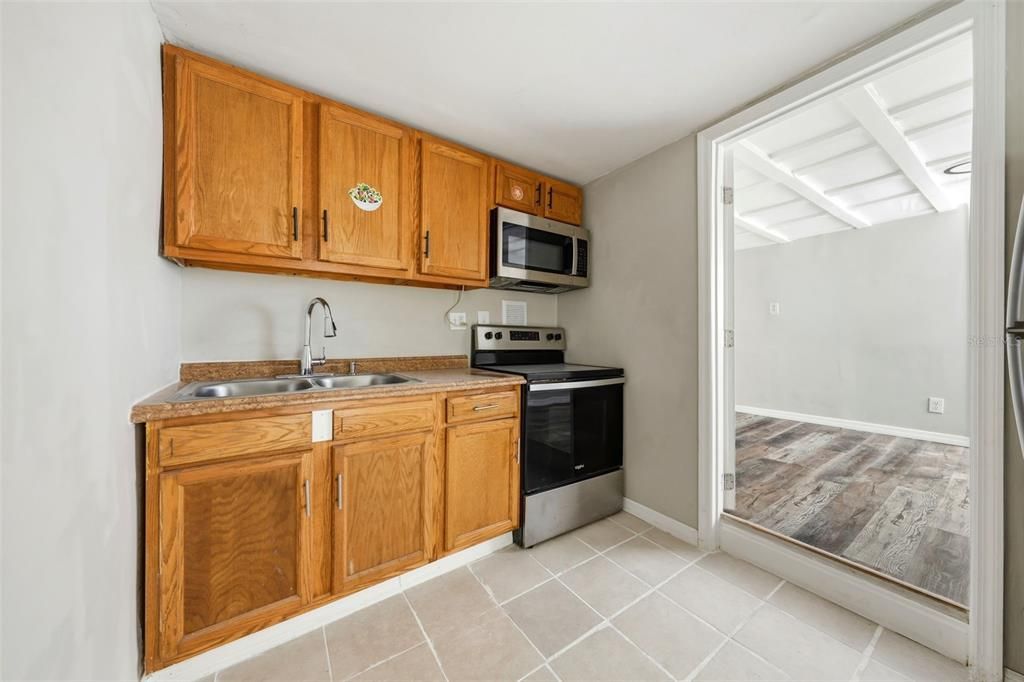 For Sale: $325,000 (5 beds, 4 baths, 1746 Square Feet)