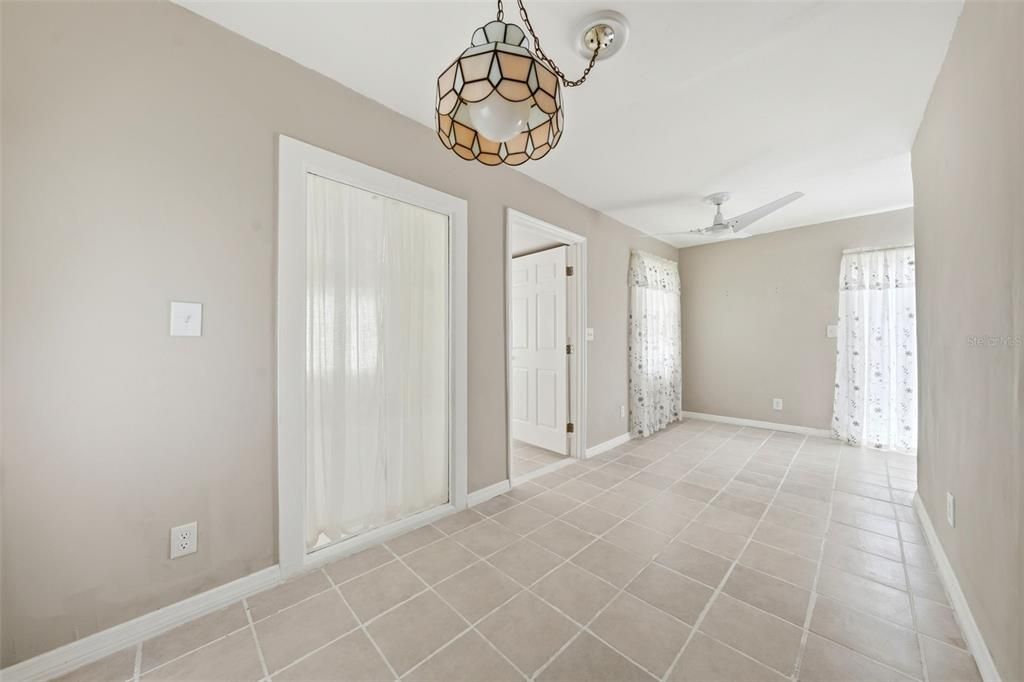 For Sale: $325,000 (5 beds, 4 baths, 1746 Square Feet)