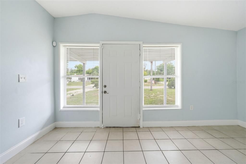 For Sale: $325,000 (5 beds, 4 baths, 1746 Square Feet)