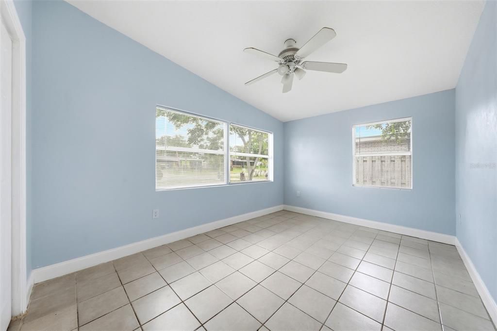 For Sale: $325,000 (5 beds, 4 baths, 1746 Square Feet)