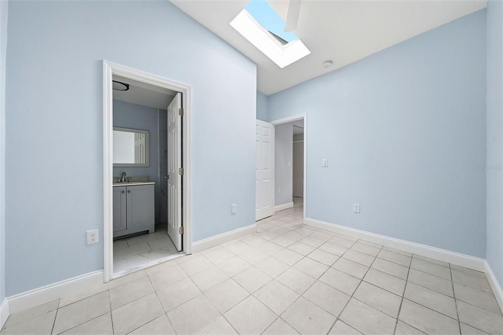 For Sale: $325,000 (5 beds, 4 baths, 1746 Square Feet)