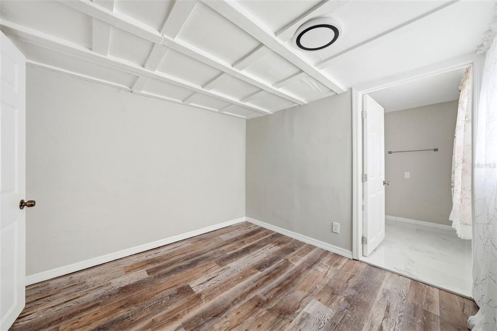 For Sale: $325,000 (5 beds, 4 baths, 1746 Square Feet)
