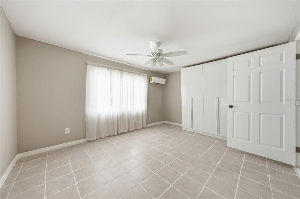 For Sale: $325,000 (5 beds, 4 baths, 1746 Square Feet)