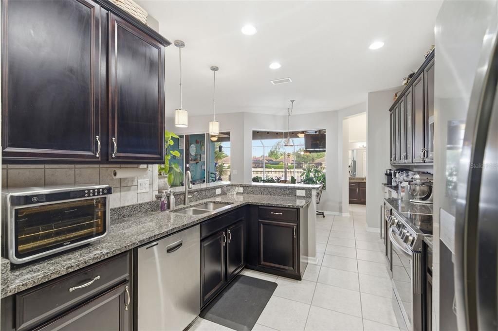 For Sale: $550,000 (4 beds, 3 baths, 2484 Square Feet)