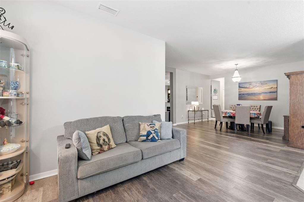 For Sale: $550,000 (4 beds, 3 baths, 2484 Square Feet)