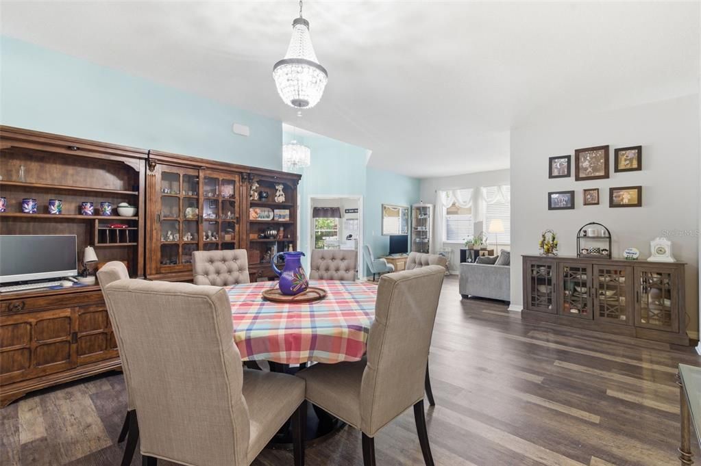 For Sale: $550,000 (4 beds, 3 baths, 2484 Square Feet)