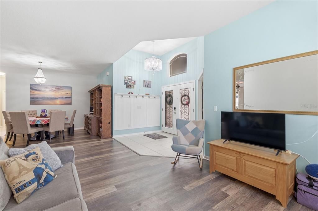 For Sale: $550,000 (4 beds, 3 baths, 2484 Square Feet)