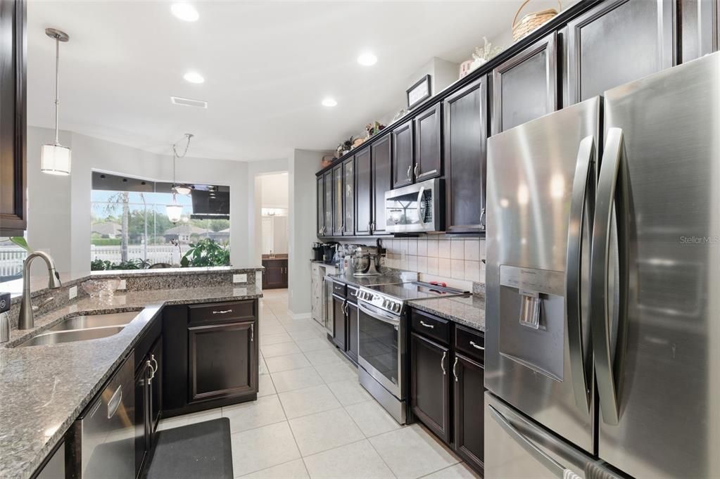 For Sale: $550,000 (4 beds, 3 baths, 2484 Square Feet)