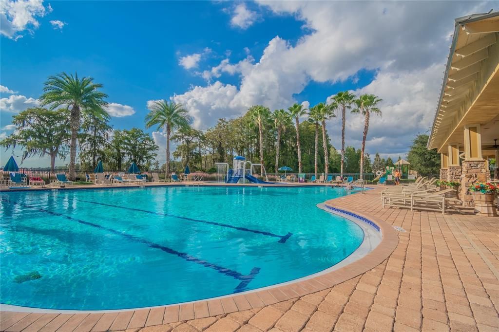 For Sale: $550,000 (4 beds, 3 baths, 2484 Square Feet)