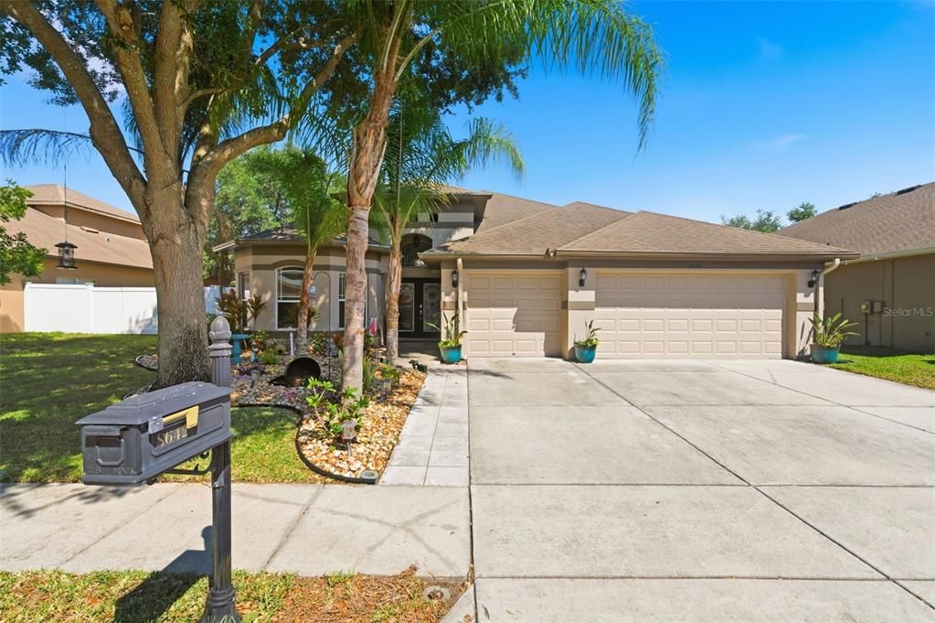 For Sale: $550,000 (4 beds, 3 baths, 2484 Square Feet)