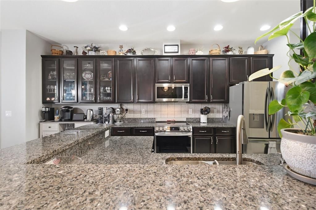 For Sale: $550,000 (4 beds, 3 baths, 2484 Square Feet)