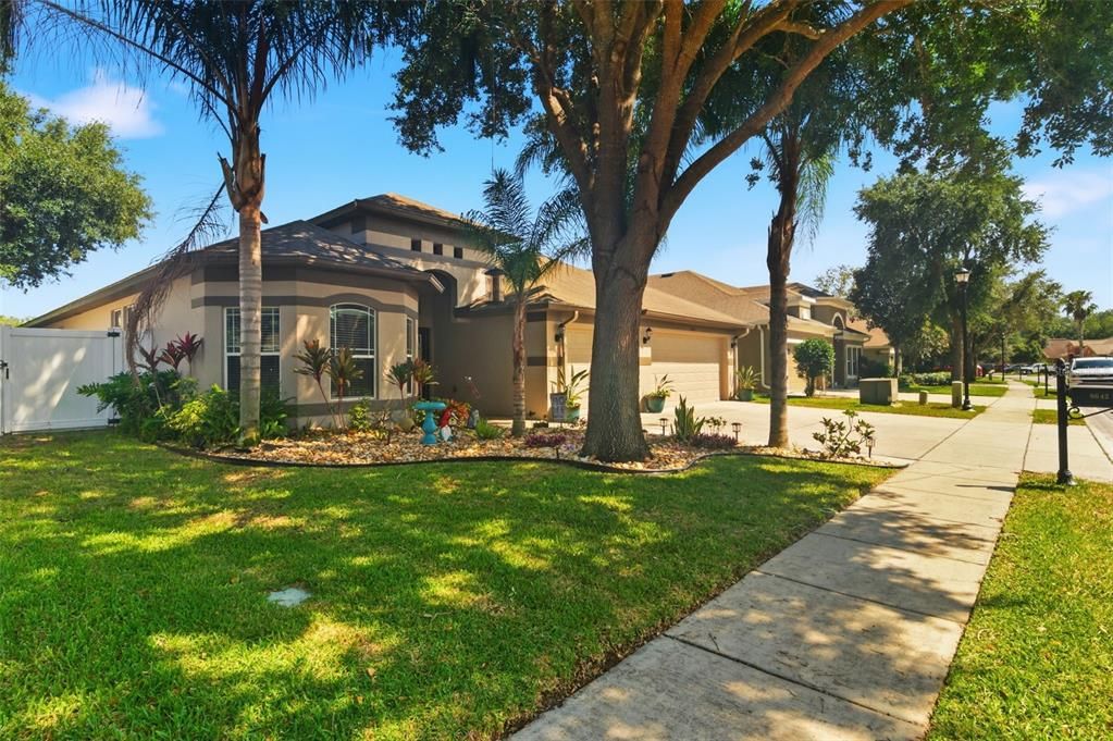 For Sale: $550,000 (4 beds, 3 baths, 2484 Square Feet)