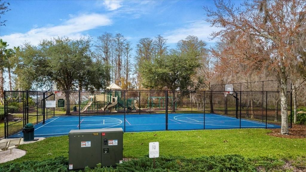 For Sale: $550,000 (4 beds, 3 baths, 2484 Square Feet)