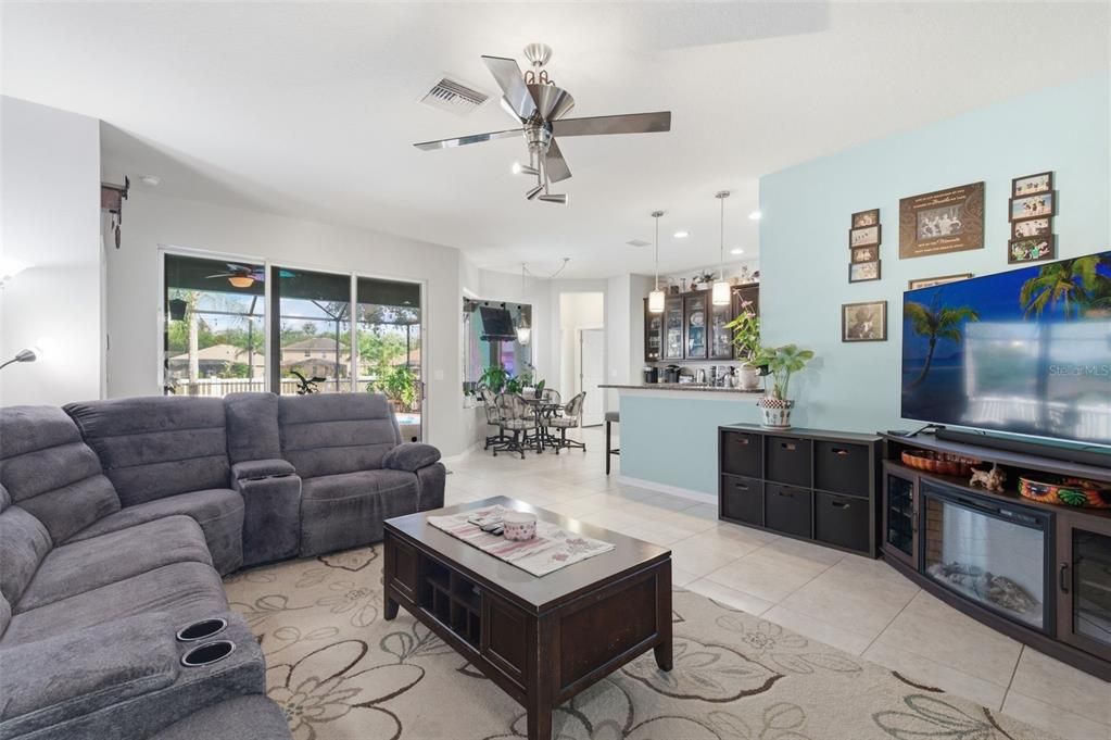 For Sale: $550,000 (4 beds, 3 baths, 2484 Square Feet)