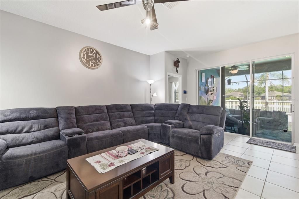 For Sale: $550,000 (4 beds, 3 baths, 2484 Square Feet)