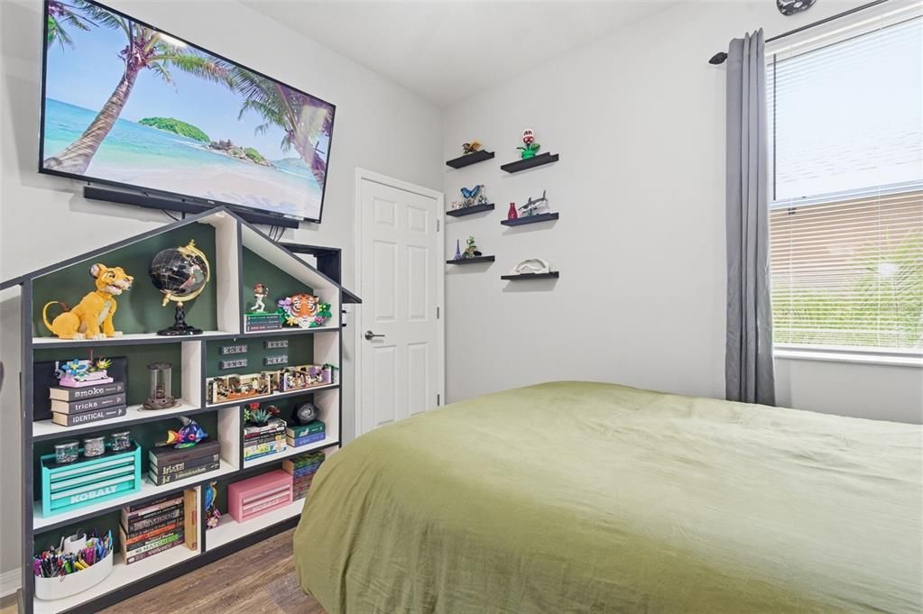 For Sale: $550,000 (4 beds, 3 baths, 2484 Square Feet)