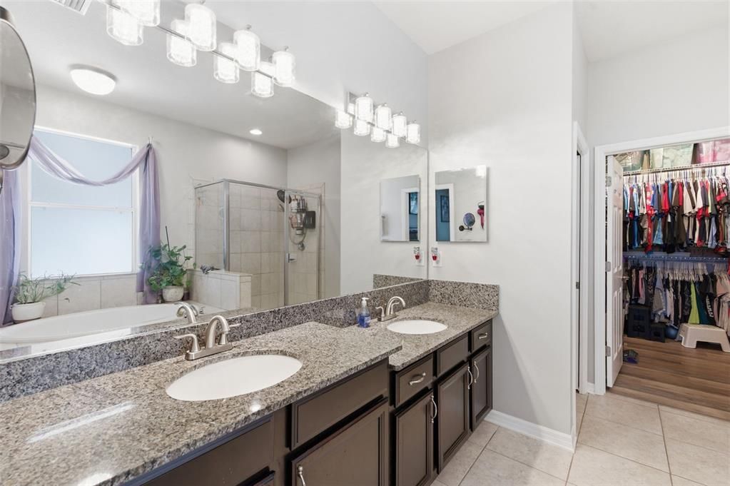 For Sale: $550,000 (4 beds, 3 baths, 2484 Square Feet)
