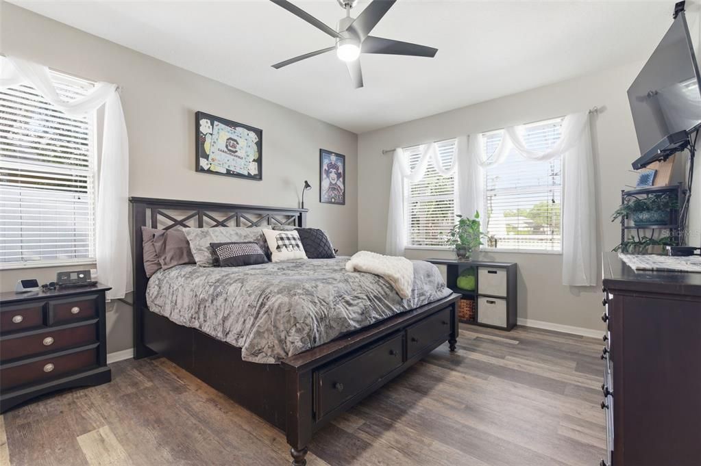 For Sale: $550,000 (4 beds, 3 baths, 2484 Square Feet)