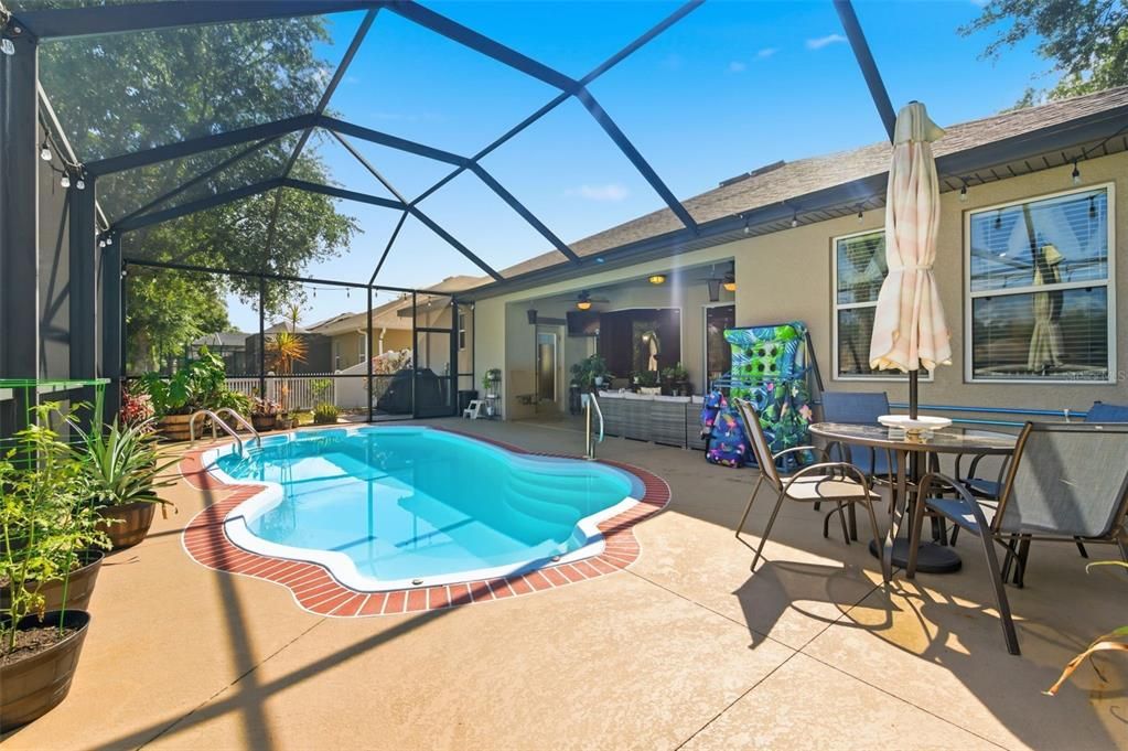 For Sale: $550,000 (4 beds, 3 baths, 2484 Square Feet)