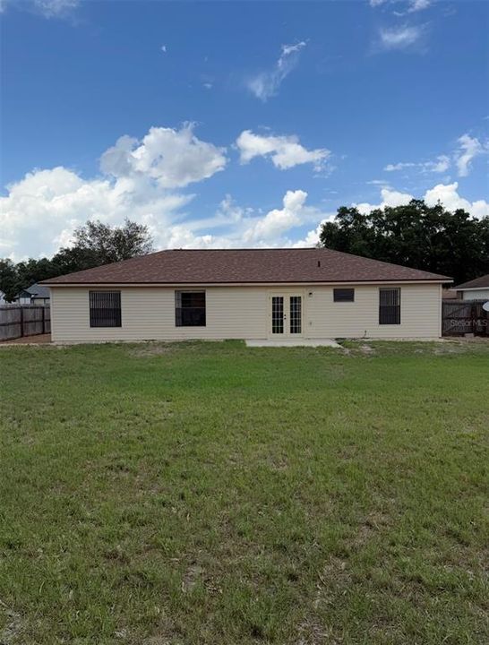 Activo con contrato: $379,000 (4 camas, 2 baños, 1376 Pies cuadrados)