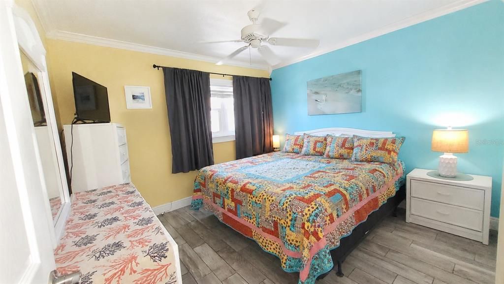 For Sale: $344,500 (1 beds, 1 baths, 480 Square Feet)