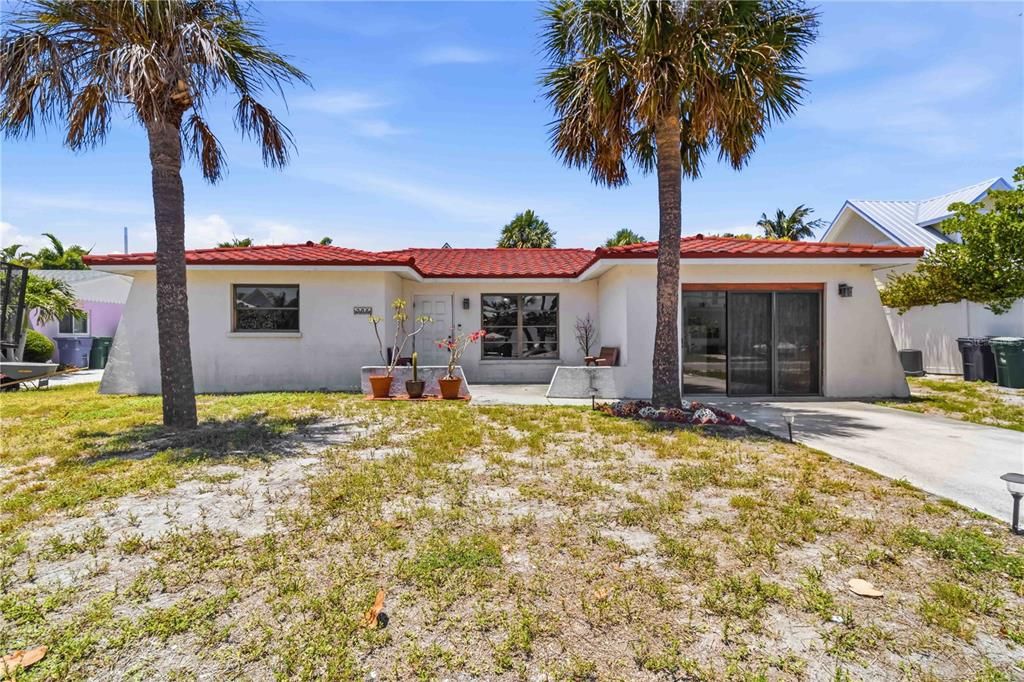 For Sale: $1,695,000 (3 beds, 3 baths, 1902 Square Feet)