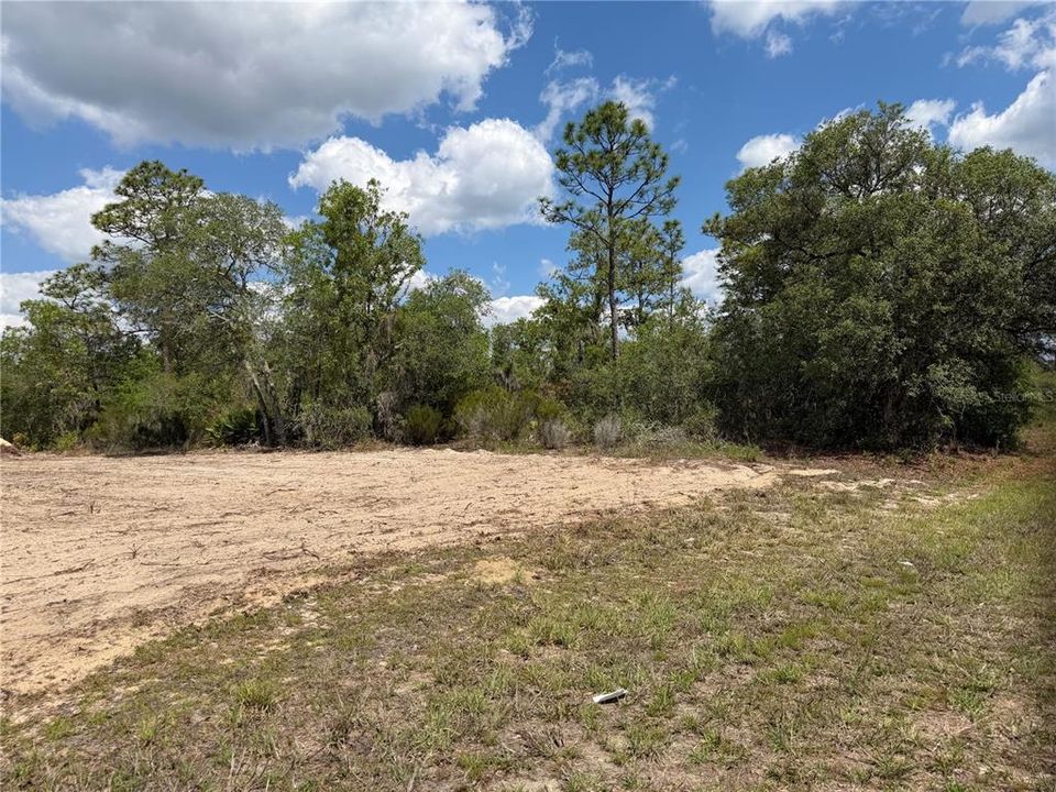 待售: $49,900 (1.25 acres)