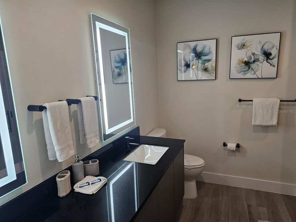 Activo con contrato: $2,400 (3 camas, 3 baños, 1852 Pies cuadrados)