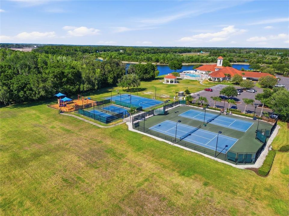 На продажу: $279,999 (2 спален, 2 ванн, 1722 Квадратных фут)