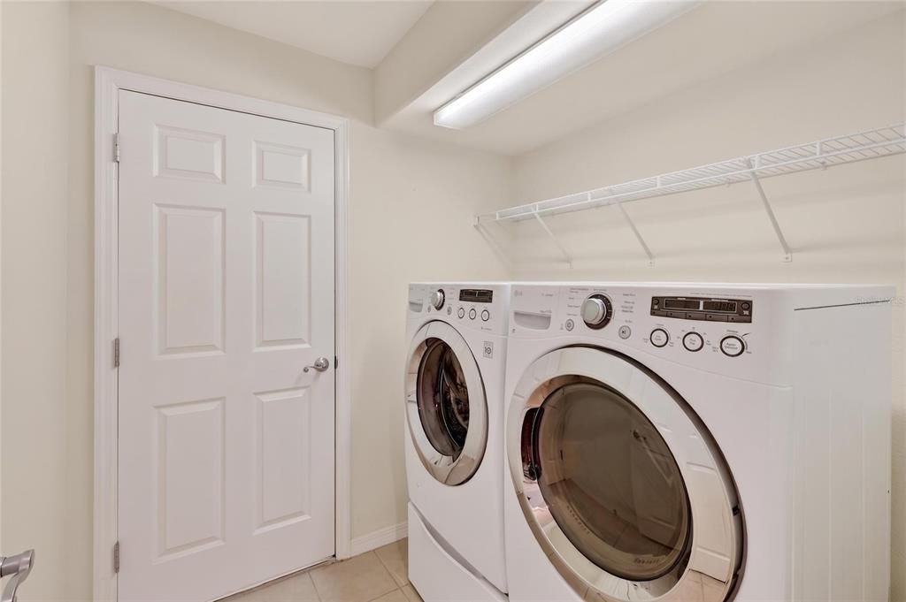 На продажу: $279,999 (2 спален, 2 ванн, 1722 Квадратных фут)