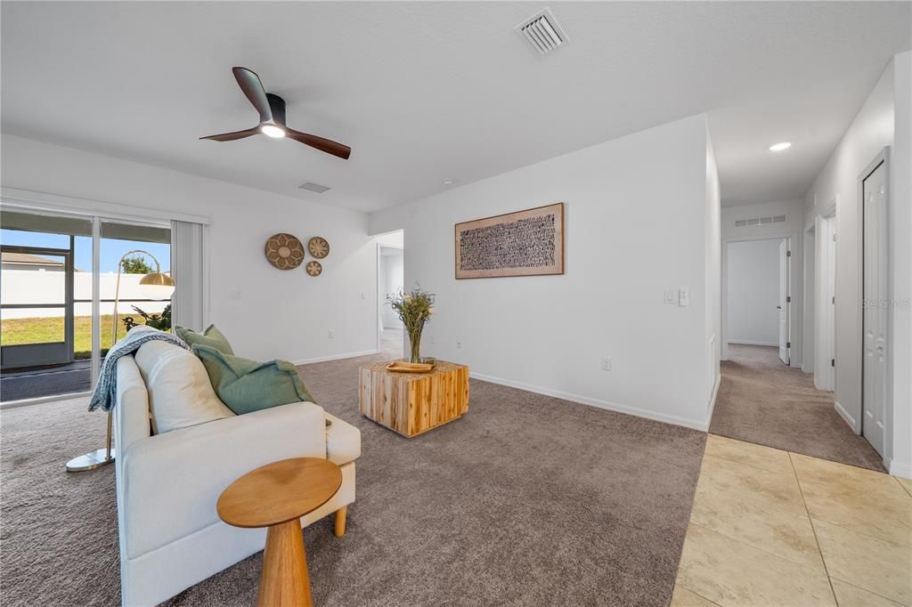 En Venta: $338,900 (4 camas, 2 baños, 1988 Pies cuadrados)