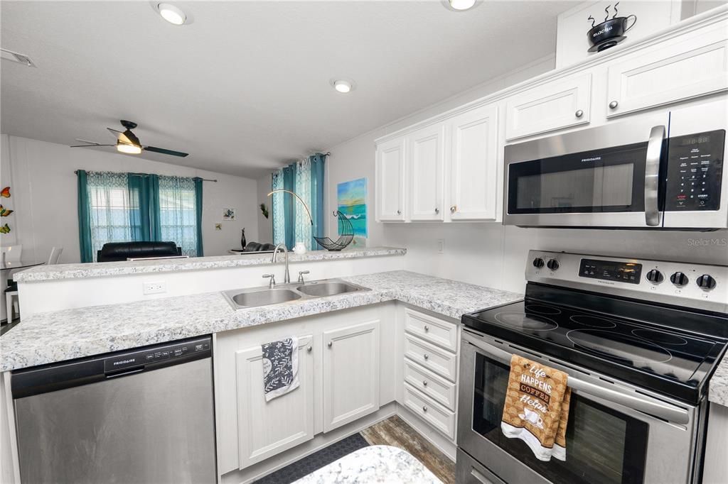 Activo con contrato: $280,000 (3 camas, 2 baños, 1525 Pies cuadrados)