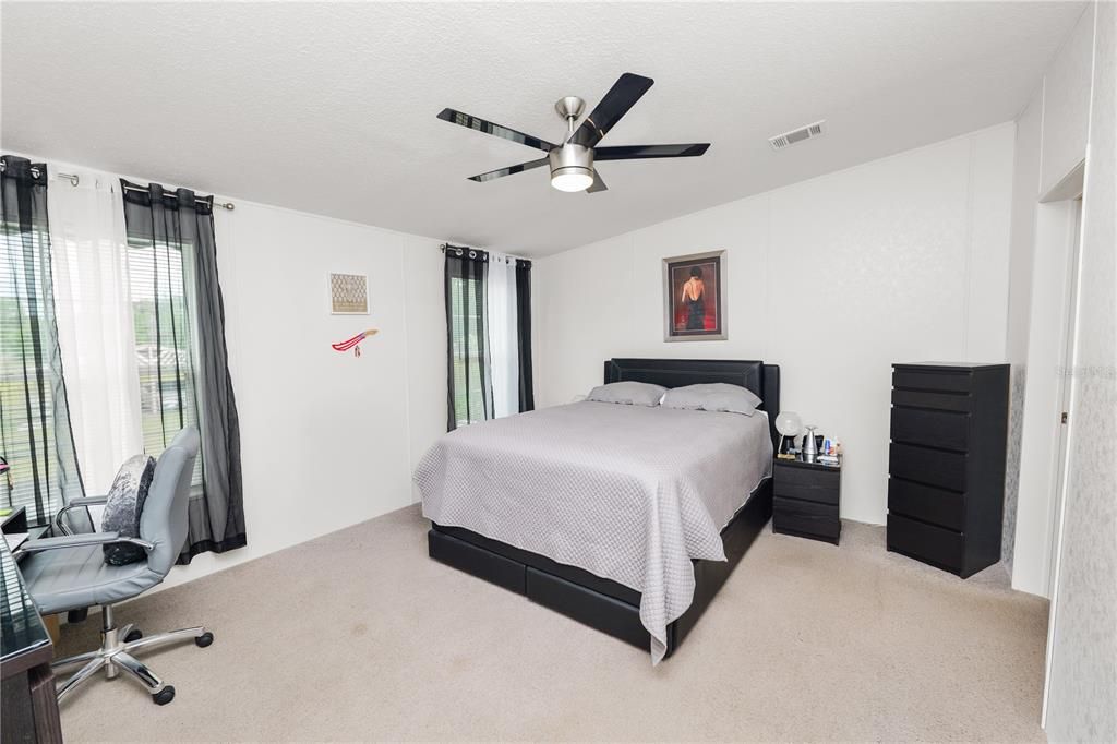 Activo con contrato: $280,000 (3 camas, 2 baños, 1525 Pies cuadrados)