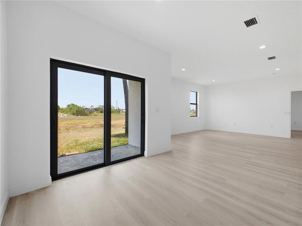 For Sale: $345,900 (3 beds, 2 baths, 1544 Square Feet)
