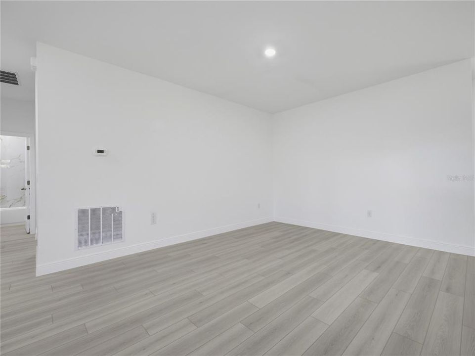 For Sale: $369,900 (3 beds, 2 baths, 1731 Square Feet)