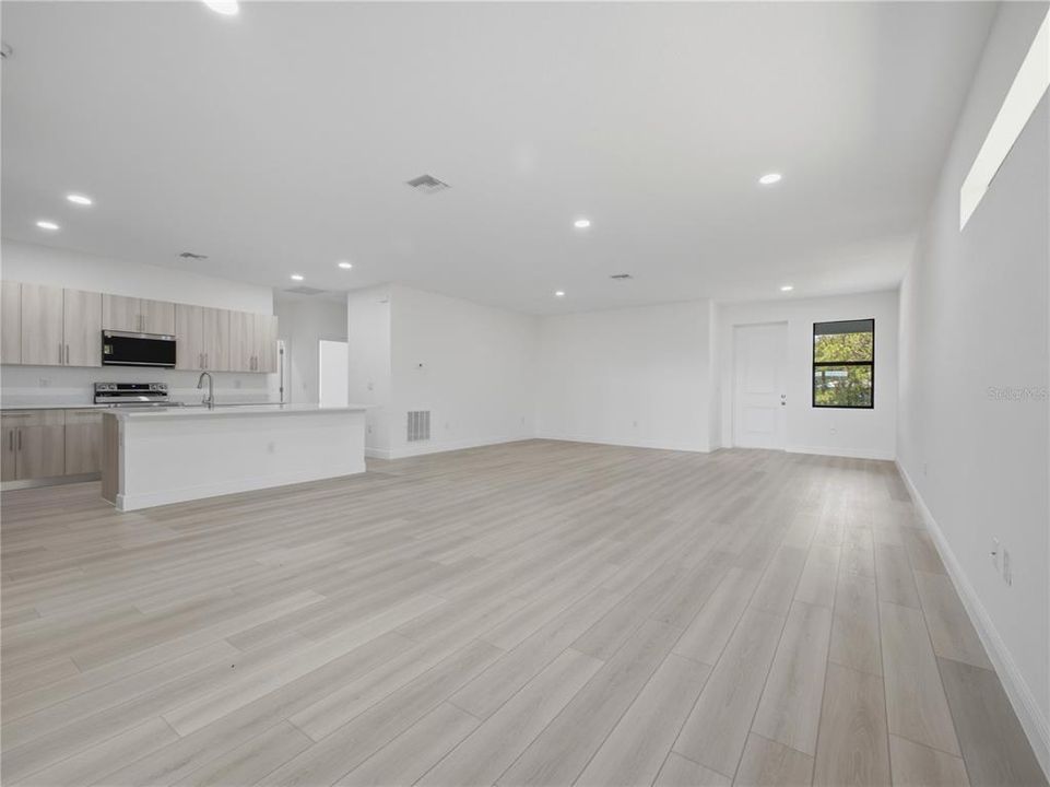 For Sale: $369,900 (3 beds, 2 baths, 1731 Square Feet)