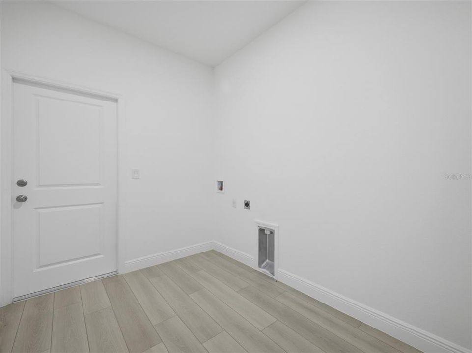 For Sale: $369,900 (3 beds, 2 baths, 1731 Square Feet)