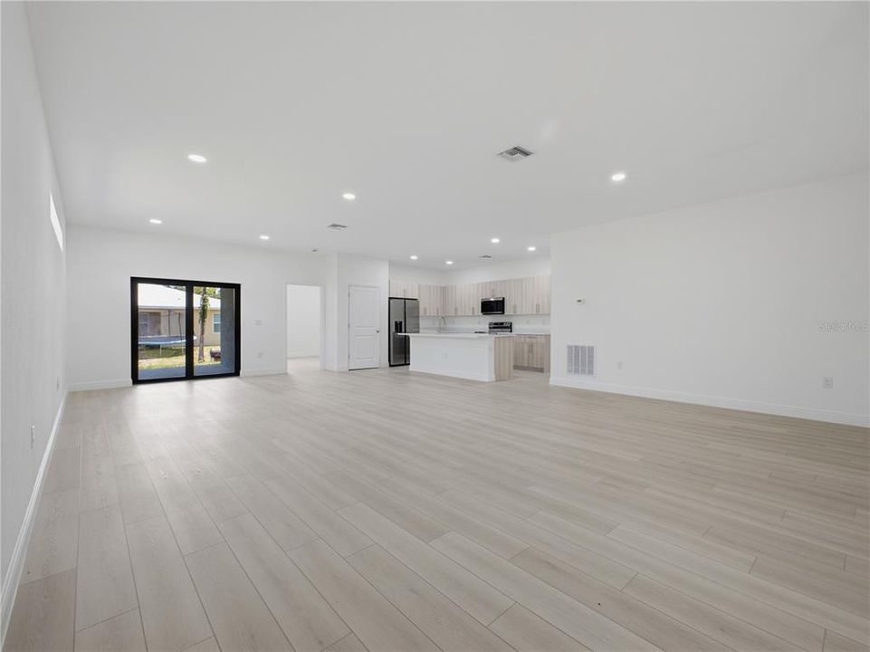 For Sale: $369,900 (3 beds, 2 baths, 1731 Square Feet)