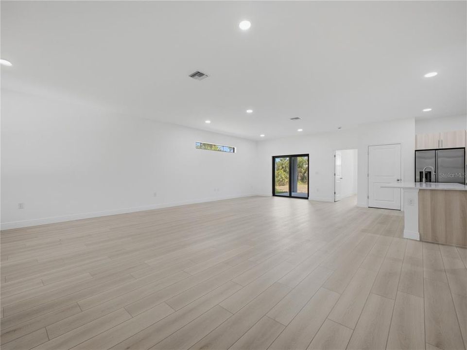 For Sale: $369,900 (3 beds, 2 baths, 1731 Square Feet)