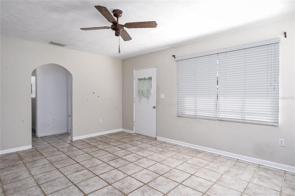 For Sale: $275,000 (3 beds, 2 baths, 1500 Square Feet)