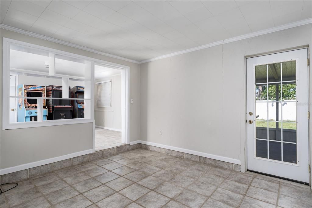 For Sale: $275,000 (3 beds, 2 baths, 1500 Square Feet)