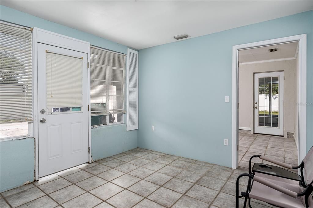 For Sale: $275,000 (3 beds, 2 baths, 1500 Square Feet)
