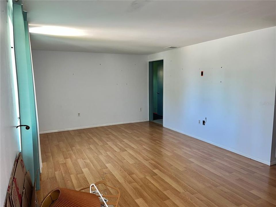 На продажу: $269,900 (2 спален, 2 ванн, 1072 Квадратных фут)