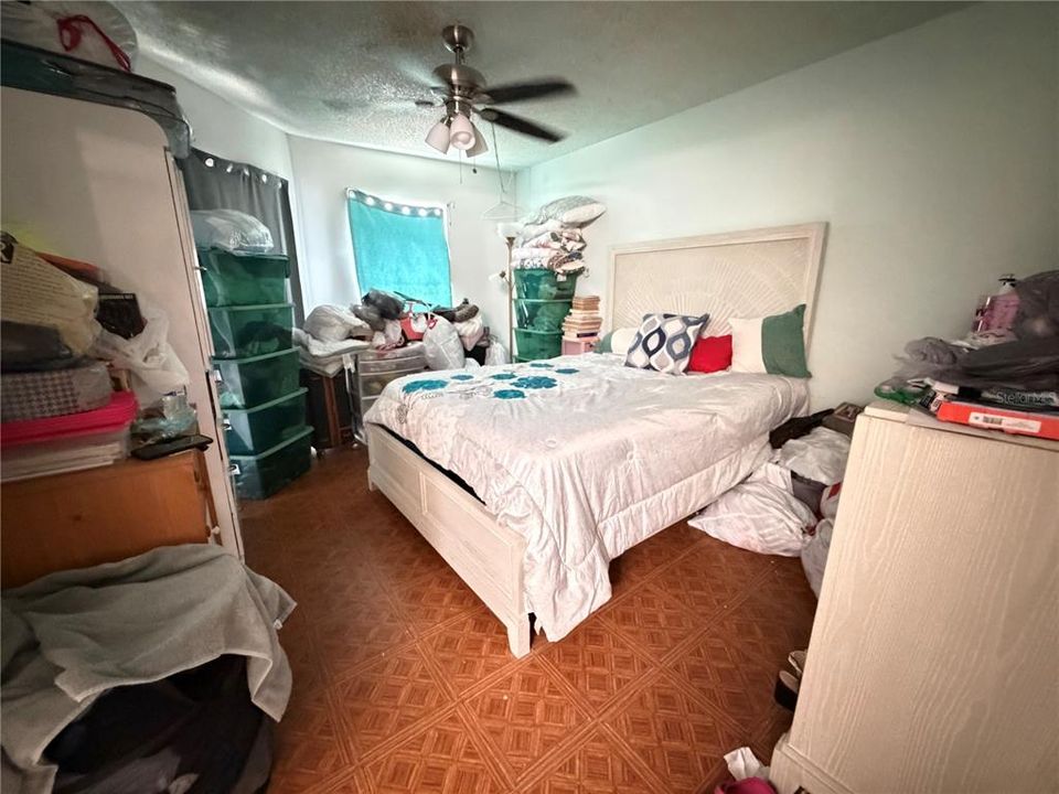 На продажу: $69,000 (1 спален, 1 ванн, 642 Квадратных фут)