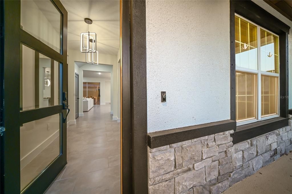 Activo con contrato: $924,900 (4 camas, 3 baños, 3278 Pies cuadrados)