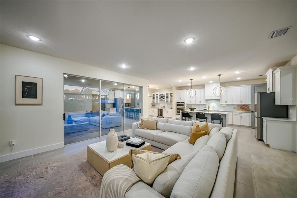 Activo con contrato: $924,900 (4 camas, 3 baños, 3278 Pies cuadrados)