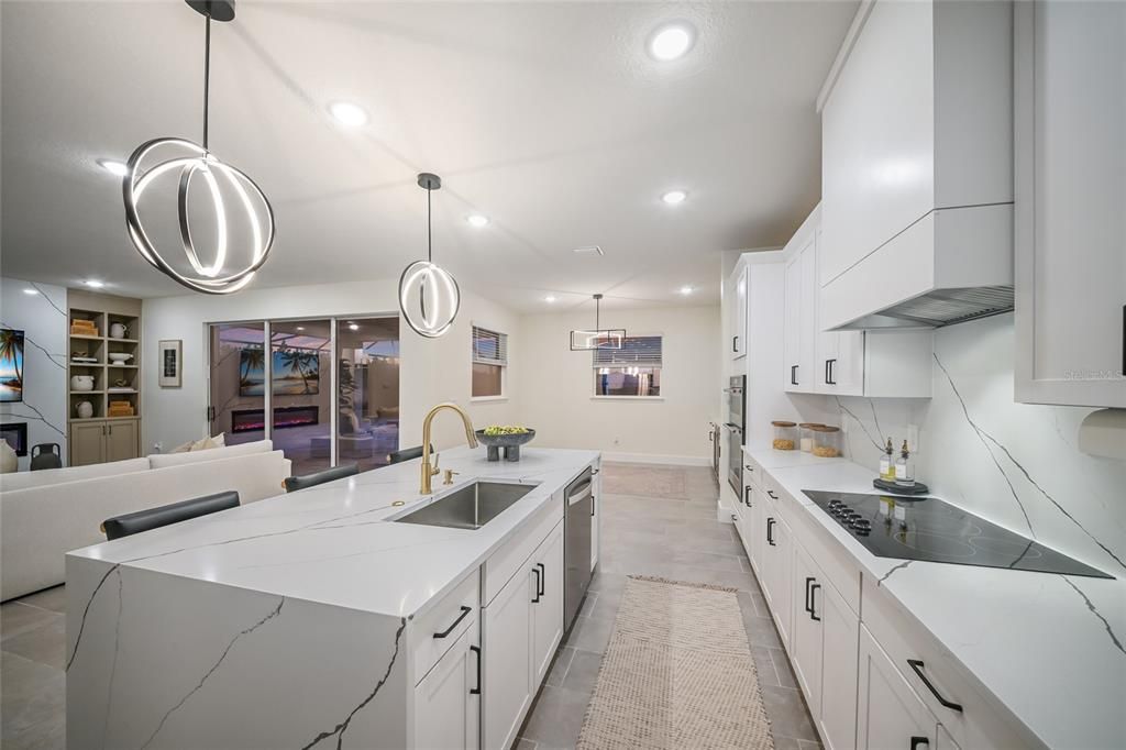Activo con contrato: $924,900 (4 camas, 3 baños, 3278 Pies cuadrados)