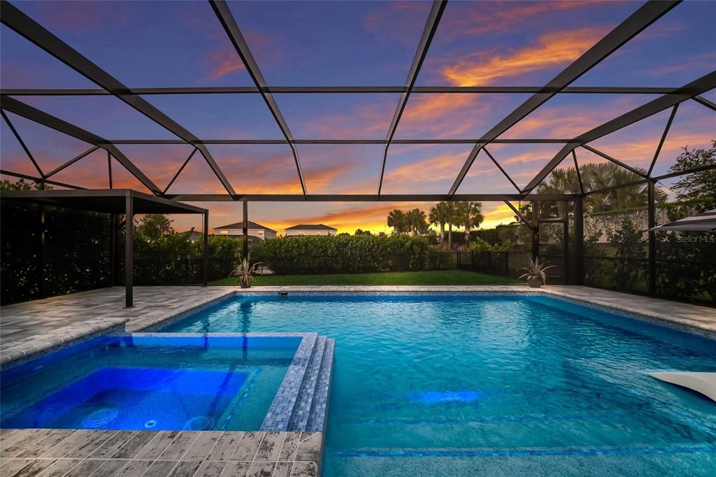 Activo con contrato: $924,900 (4 camas, 3 baños, 3278 Pies cuadrados)