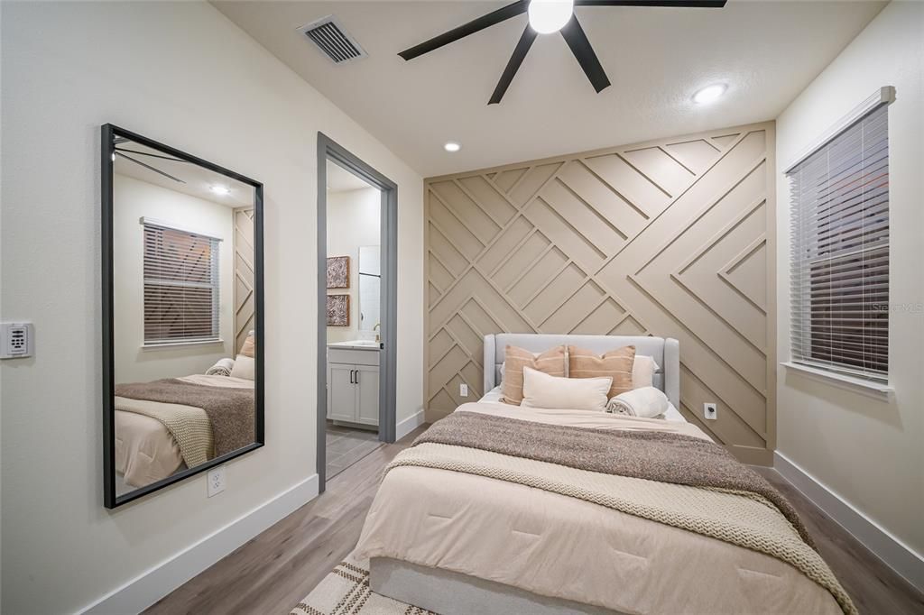 Activo con contrato: $924,900 (4 camas, 3 baños, 3278 Pies cuadrados)