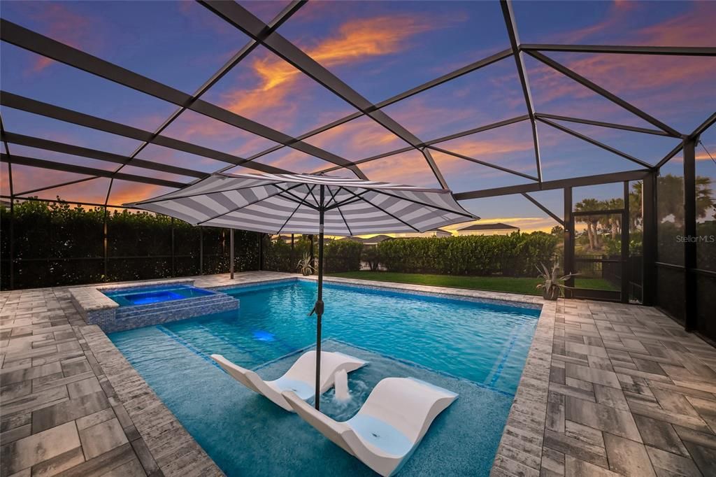 Activo con contrato: $924,900 (4 camas, 3 baños, 3278 Pies cuadrados)